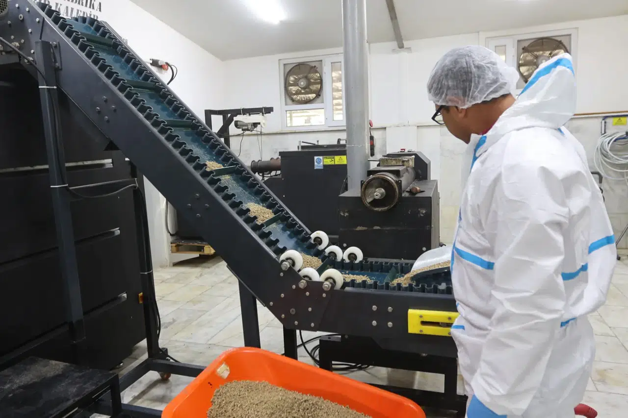 Can Dostlar Mutlu, Muğla Örnek Oluyor: 42 Ton Mama Üretildi