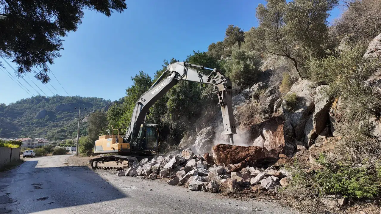 Marmaris Belediyesi, 8 Mahallede 40 Kilometrelik Yolu Yeniledi