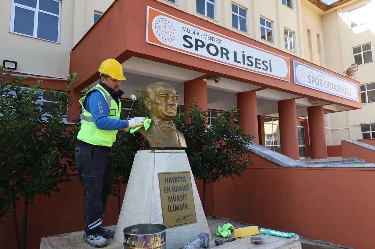 Muğla Büyükşehir’den Okullara Büyük Destek: 185 Atatürk Büstü Yenilendi