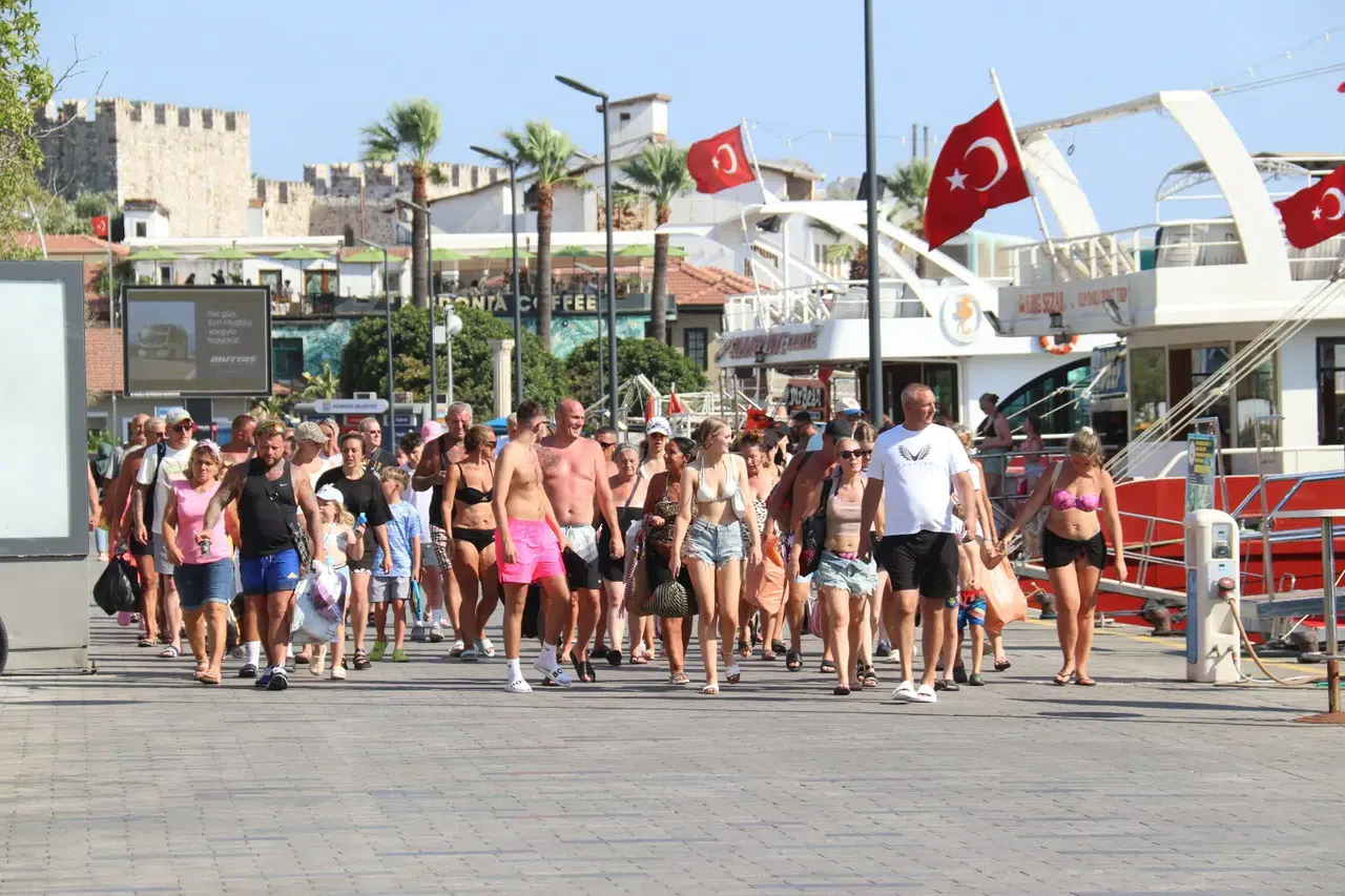Muğla'da turist sayısı düştü, İngilizler hâlâ lider ama Ruslar artışta!