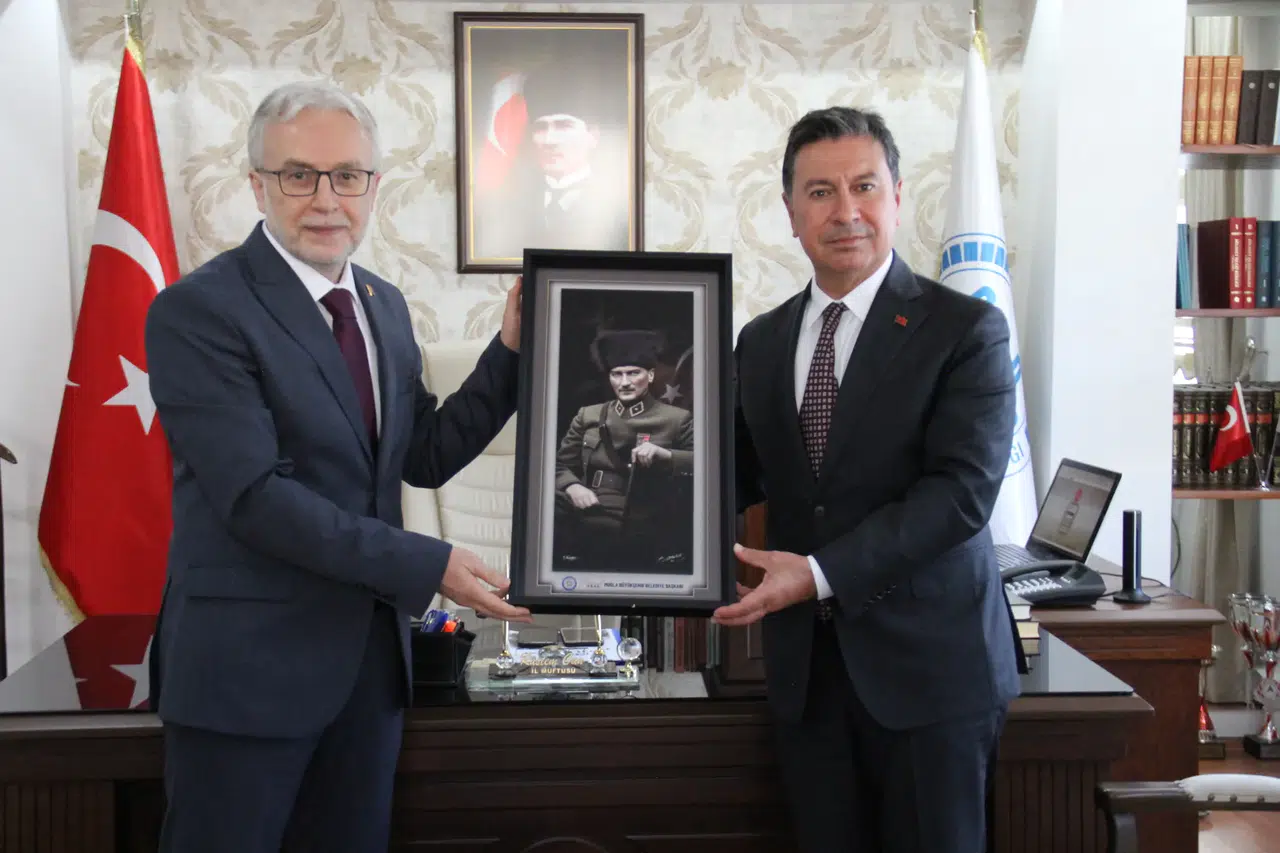 Ahmet Aras’tan Müftü Can’a Atatürk Posteri