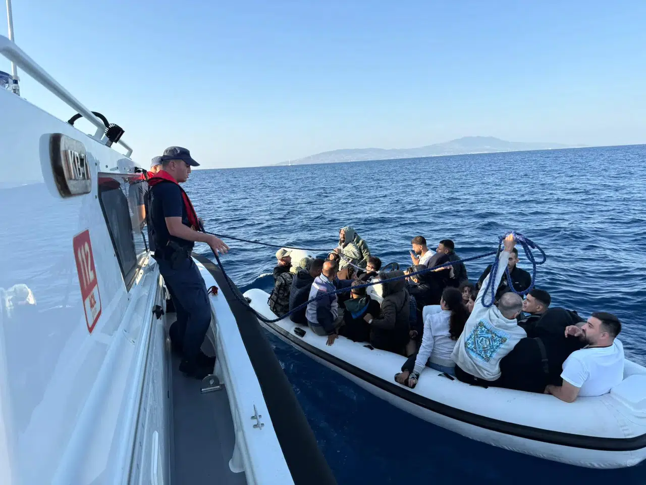 Lastik bottaki 5'i çocuk 24 göçmen yakalandı
