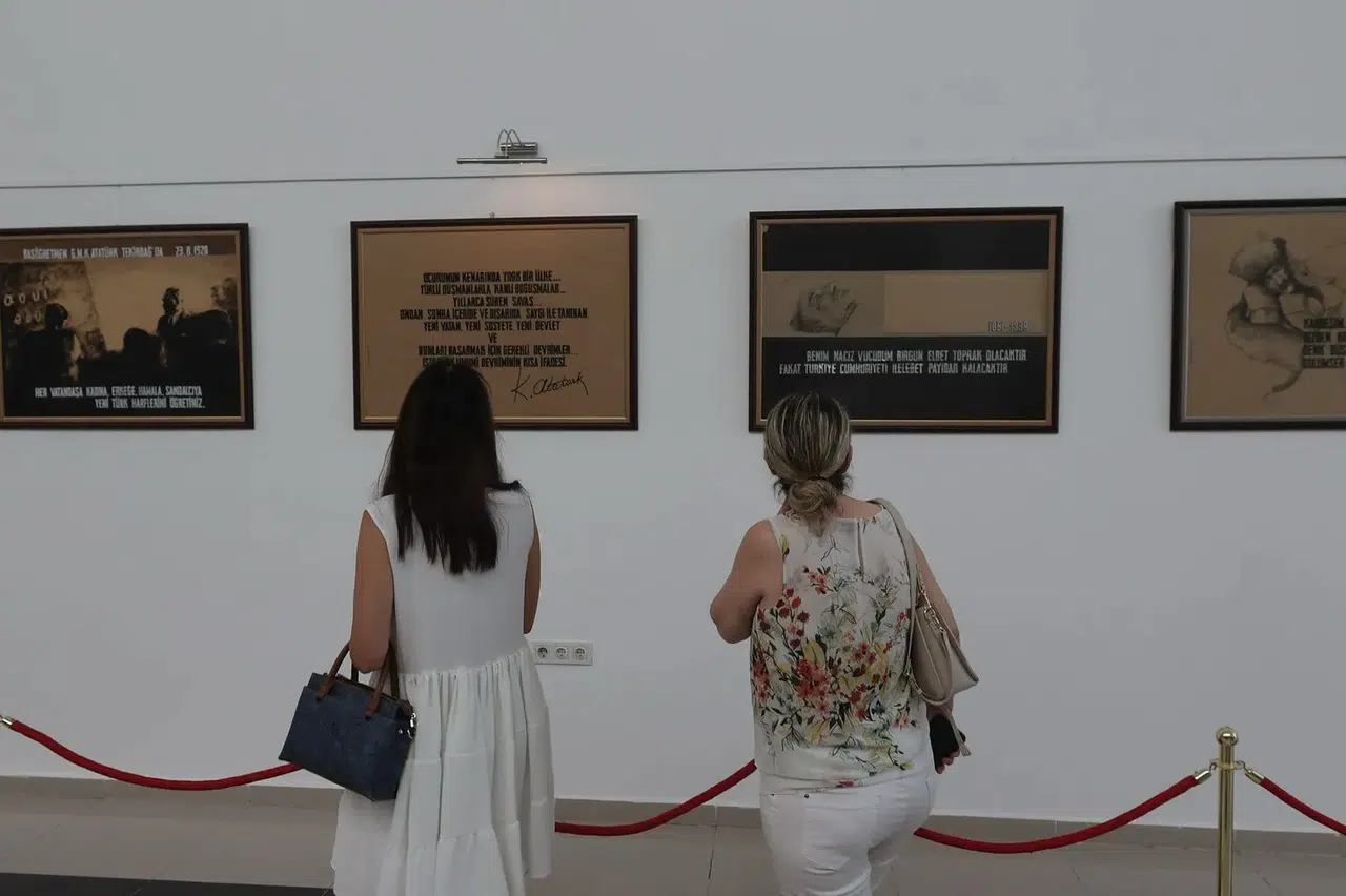 Gazi Mustafa Kemal Atatürk Sergisi Sanatseverlerle Buluştu