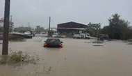 Meteoroloji uyarmıştı! Muğla etkili yağışa teslim: Tekneler karaya vurdu, otomobiller sular altında kaldı
