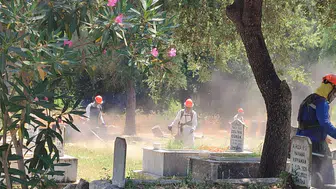Muğla Mezarlıklarında Temizlik Sürüyor, Yakacak Desteği Devam Ediyor