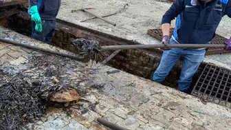 Muğla etkili yağışa teslim…MUSKİ tıkanan hatları temizliyor
