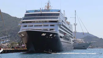 Marmaris Limanı’na 2 Gemi Yanaştı, 930 Turist Ağırlandı