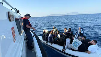Lastik bottaki 5'i çocuk 24 göçmen yakalandı