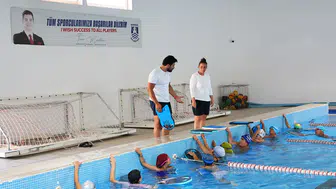 Bodrum'da Ücretsiz Yüzme Kursları Devam Ediyor