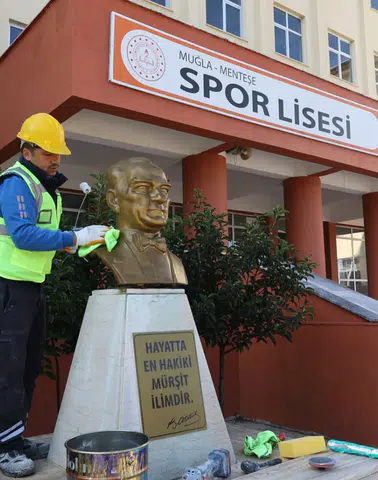 Muğla Büyükşehir’den Okullara Büyük Destek: 185 Atatürk Büstü Yenilendi
