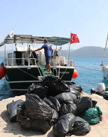Gökova’da 8 Bin 550, Göcek’te 6 Bin 330 Kilo Atık Temizlendi
