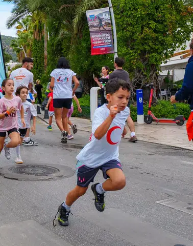 Bodrum’da Yarı Maraton Heyecanı Çocuk Koşusuyla Başladı