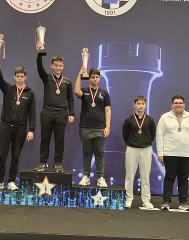 Antalya’da Tarih Yazdılar! Büyükşehir Satranç Takımı Türkiye Şampiyonu