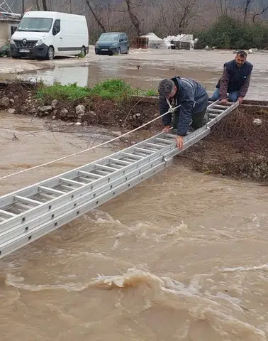 Seydikemer’de Sel Paniği! Mahsur Kalan Vatandaşlar Son Anda Kurtarıldı