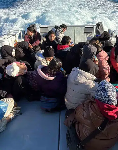 Karadan Ulaşım Yoktu: Kazıklı Koyu’nda 44 Göçmen Kurtarıldı