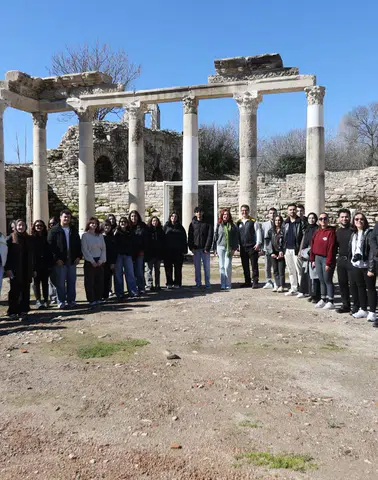 Gençler Antik Kentleri Keşfe Çıktı: Stratonikeia’dan Knidos’a Tarih Yolculuğu