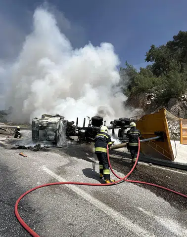 Milas-Yatağan Karayolunda Tır Alevlere Teslim Oldu