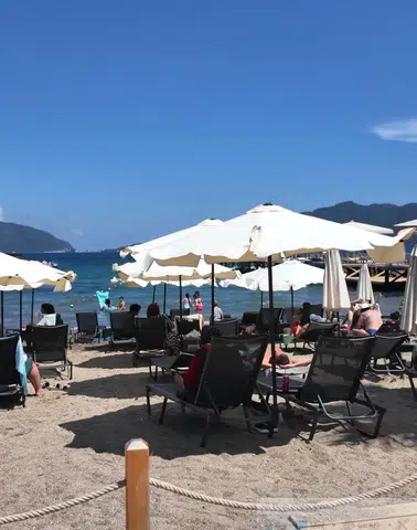 Marmaris’te Bedava Plaj Dönemi! Vatandaşlar Bu Noktaya Koşuyor