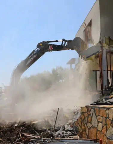Bodrum’da Kaçak Yapılara Sert Müdahale: 74 Yapı Yıkıldı
