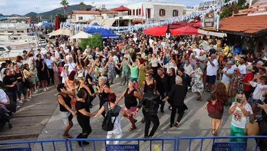 Selimiye’de Festival Coşkusu: Deniz Ürünleri ve Müzik Bir Arada
