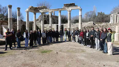 Gençler Antik Kentleri Keşfe Çıktı: Stratonikeia’dan Knidos’a Tarih Yolculuğu