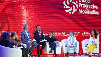 Ahmet Aras Barcelona'da konuştu: “Kentler demokrasinin ana aktörü olmalı”