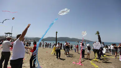 Akyaka Semaları Engelsiz Uçurtmalarla Renklendi