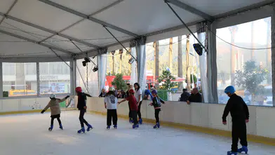 Festival Alanında Büyük Coşku: Buz Pisti, Sinema ve Karaoke Bir Arada