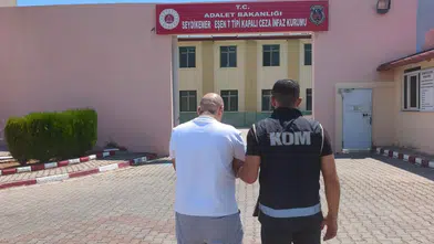 Fethiye'de Operasyon! Firariyi Gizleyen Evde Ruhsatsız Silah da Ele Geçirildi