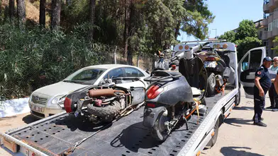 Belediye Uyardı, Süre Doldu! Hurda Araçlar Vinçle Kaldırıldı