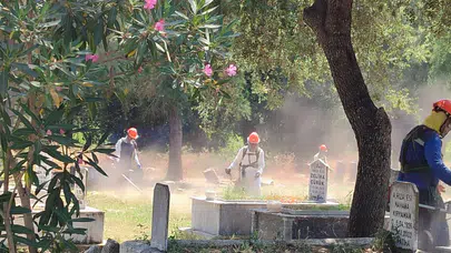 Muğla Mezarlıklarında Temizlik Sürüyor, Yakacak Desteği Devam Ediyor