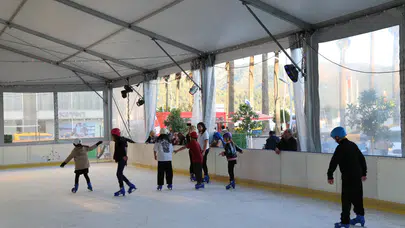 Festival Alanında Büyük Coşku: Buz Pisti, Sinema ve Karaoke Bir Arada