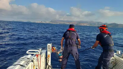 Yüzerek Yunanistan’a geçmeye çalışan göçmenler yakalandı