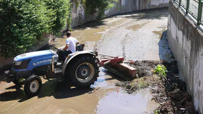 Belediye Ekipleri Sahada: Mazgallar ve Dereler Temizleniyor