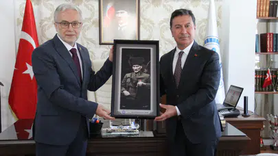 Ahmet Aras’tan Müftü Can’a Atatürk Posteri