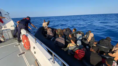Fethiye’de lastik bottaki 36 göçmen kurtarıldı