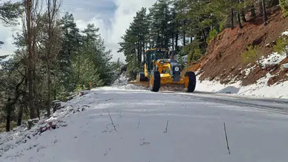 20 İş Makinası, 26 Personel Sahada: Muğla’da Kar Mesaisi