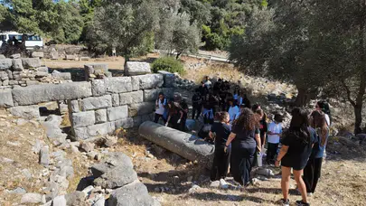 Almanya’dan Gelen Öğrenciler Pedasa Antik Kenti’ni Gezdi