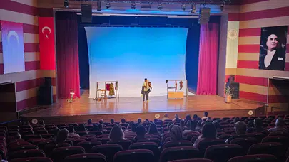 Bodrum Belediyesi Şehir Tiyatrosu Muğla'da Ayakta Alkışlandı