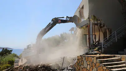Bodrum’da Kaçak Yapılara Sert Müdahale: 74 Yapı Yıkıldı