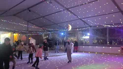 Marmaris’te Buz Pisti Yoğun İlgi Görüyor: Çocuklar Festivalin Yıldızı Oldu