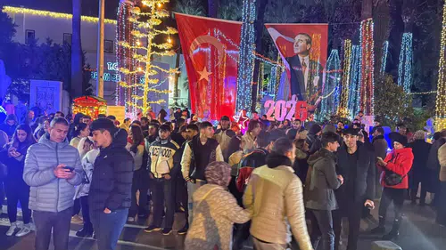 Bodrum Belediye Meydanı Yeni Yıla Işıklar İçinde Girdi