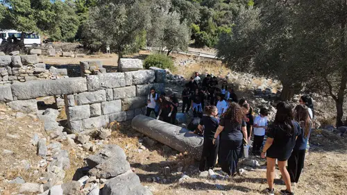 Almanya’dan Gelen Öğrenciler Pedasa Antik Kenti’ni Gezdi
