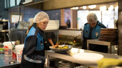 Zabıta AVM’ye Girdi! Tarihi Geçmiş Ürünler Tek Tek Toplandı