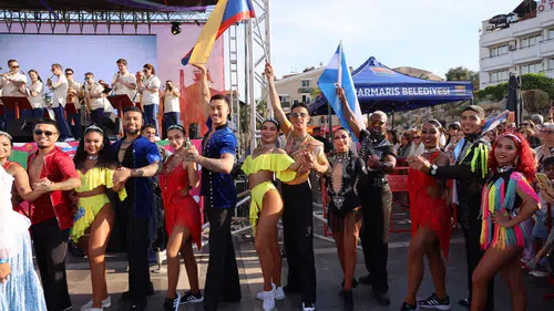 Latin Ateşi Marmaris’i Sardı! Sokaklar Dans Pistine Döndü