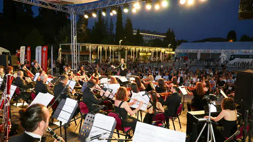 Muğla’da Çifte Konser Rüzgarı