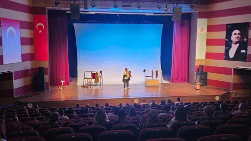 Bodrum Belediyesi Şehir Tiyatrosu Muğla'da Ayakta Alkışlandı
