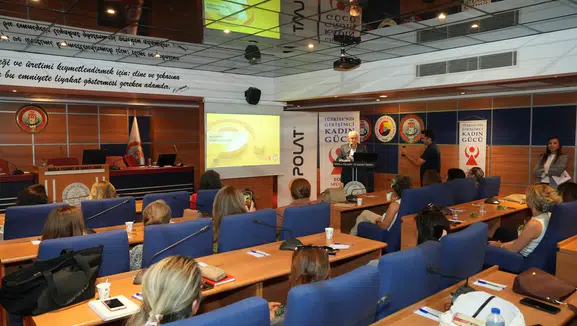 Muğla'da Kadınlar Zeytinyağı Sanayisinde Operatör Olmak İçin Eğitim Almaya Başladı