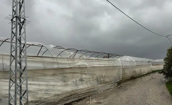 Kumluova’daki Hortum Seraları Vurdu, Büyükşehir Sahada