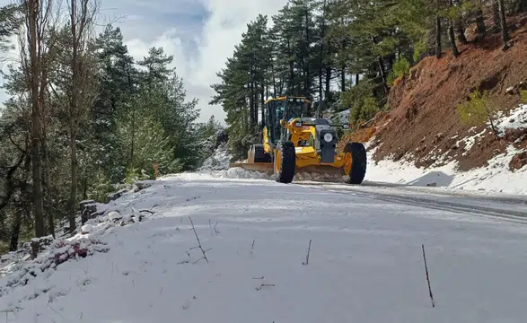 20 İş Makinası, 26 Personel Sahada: Muğla’da Kar Mesaisi